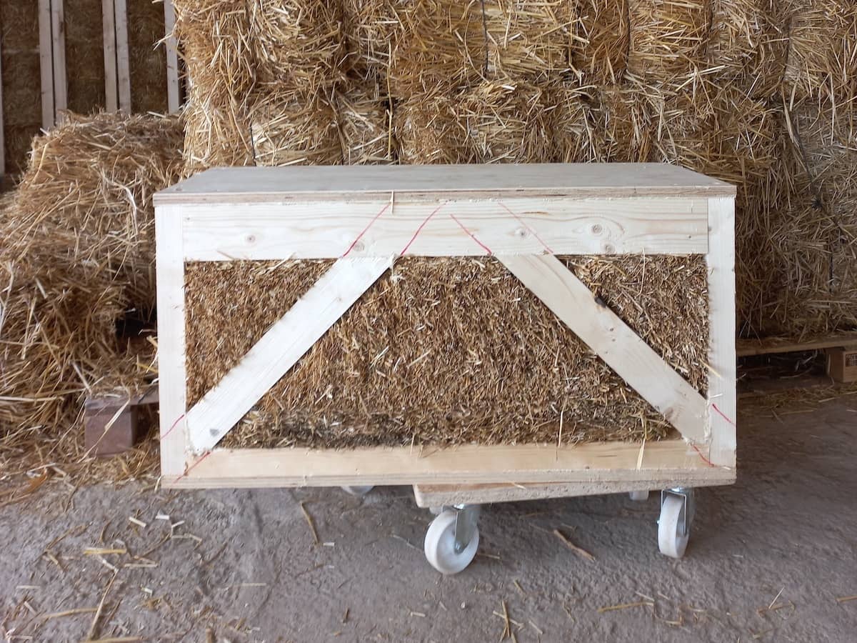 Paneles construcción de madera y paja